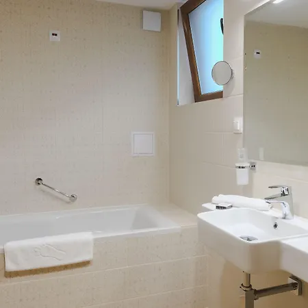 Otel Orbita Yukarı Cuma